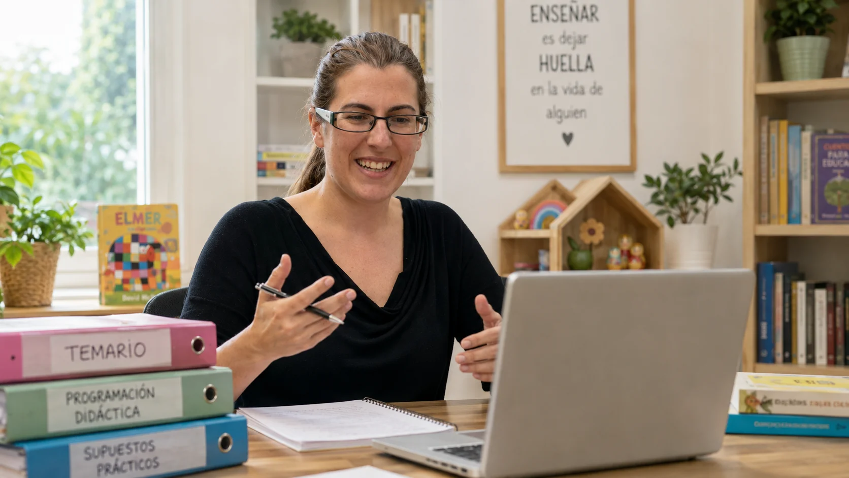 preparacion-oposiciones-magisterio-infantil-online preparadora de oposiciones de magisterio infantil impartiendo una clase online